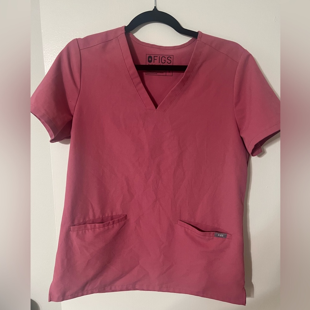 Figs Magenta 3 Pocket Scrub Top—size Small
